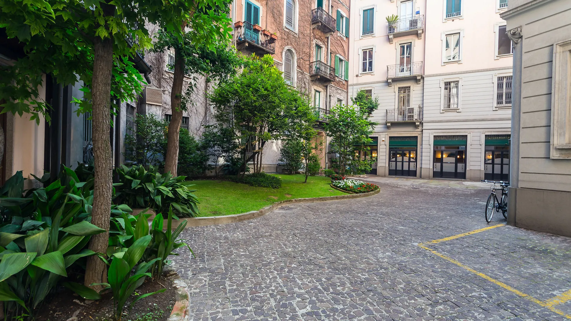 Penthouse Via Caradosso location
